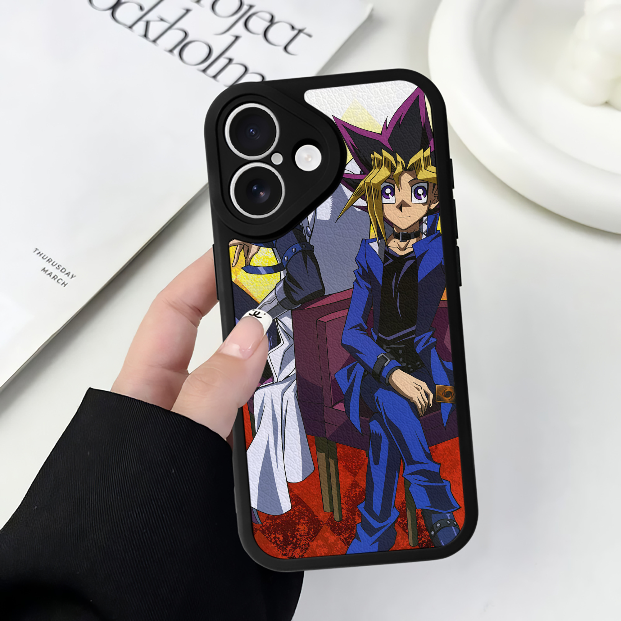（画像用） 遊☆戯☆王 Yu-Gi-Oh! 【iPhone 16シリーズ対応】シリコンスマホケース（レザー調） 材質：シリコン